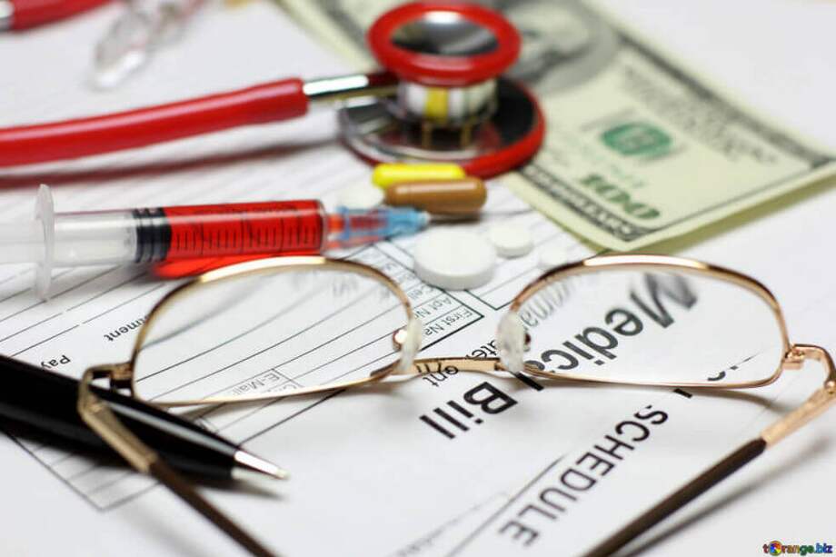 De 748 instituciones prestadoras del servicio, 345 manejan las historias clínicas en papel. Hay 1,2 de personas afiliadas a la red de salud pública de Bogotá. / TOrange.biz