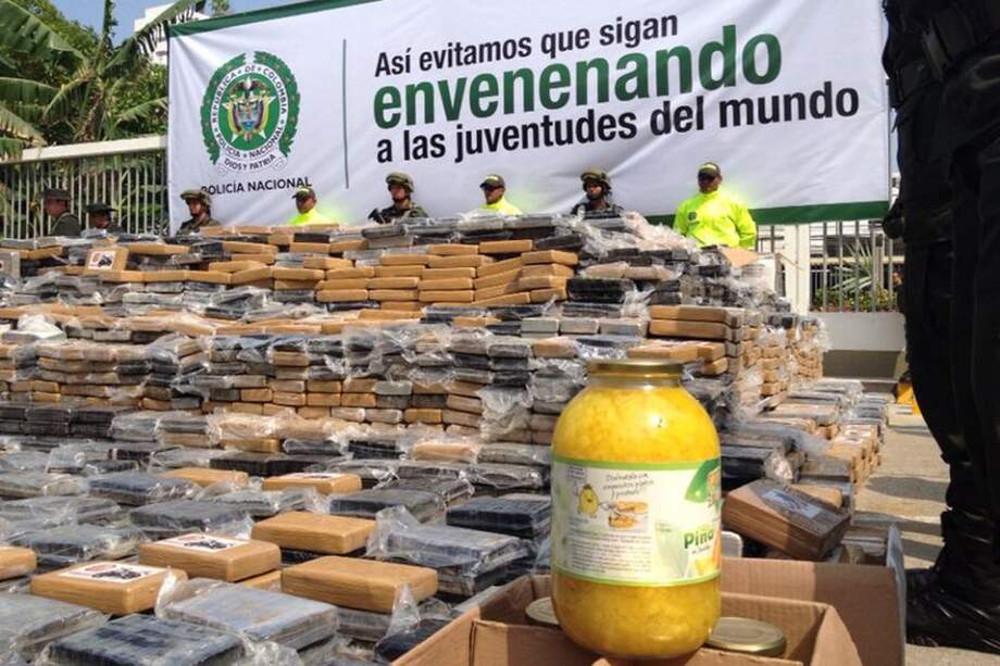Llos frascos de la fruta servían de fachada a 456 cajas, cada una con 20 bloques de cocaína.
