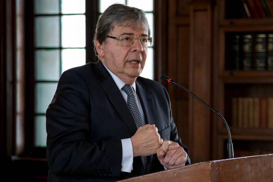 Hasta el momento, Carlos Holmes Trujillo ha sido citado a dos debates de control político en el congreso por cuenta del nuevo escándalo de "chuzadas". / EFE