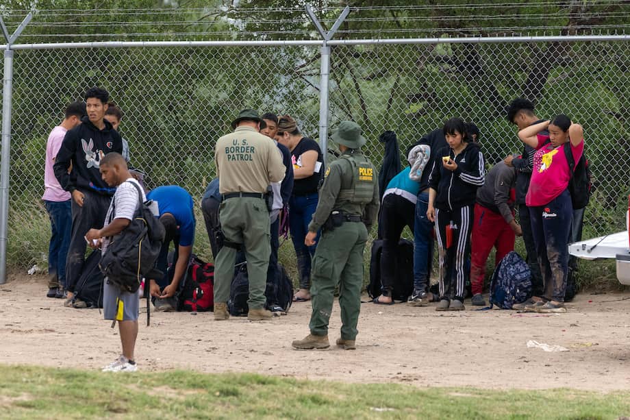 Donald Trump visitará Eagle Pass (donde fue tomada esta foto) el jueves. Allí, su aliado, el gobernador de Texas (sur), Greg Abbott, tomó el control de algunos sectores de la frontera, con la colocación de alambrado de púas en la ribera del río Grande y obras para construir una base militar.