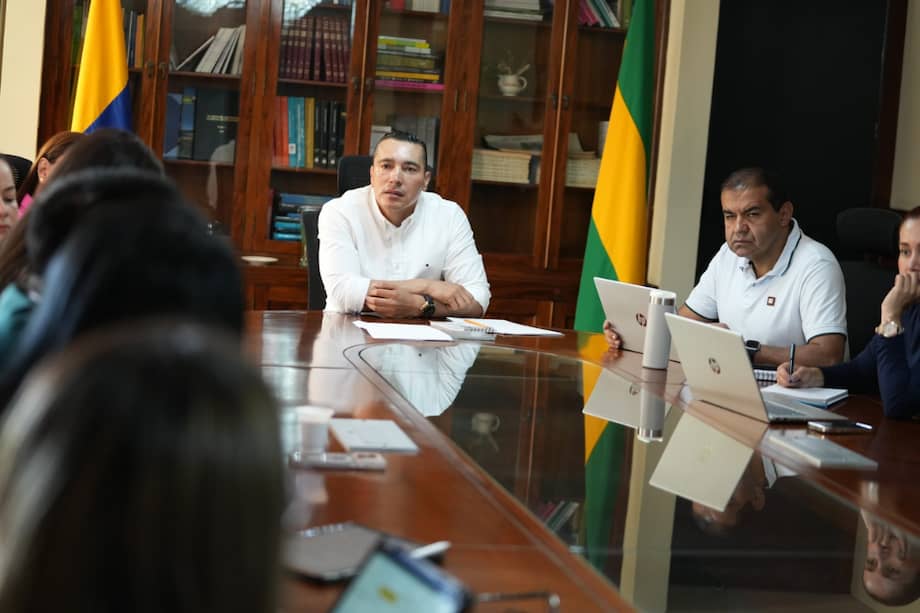 El gobernador señaló que hay 36 personas heridas, entre ellas cinco menores de edad, quienes se encuentran fuera de peligro.