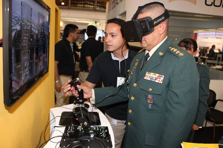 Son dos simuladores de aeronaves no tripuladas, uno para aviones tripulados y uno más para un vehículo blindado. /Cortesía