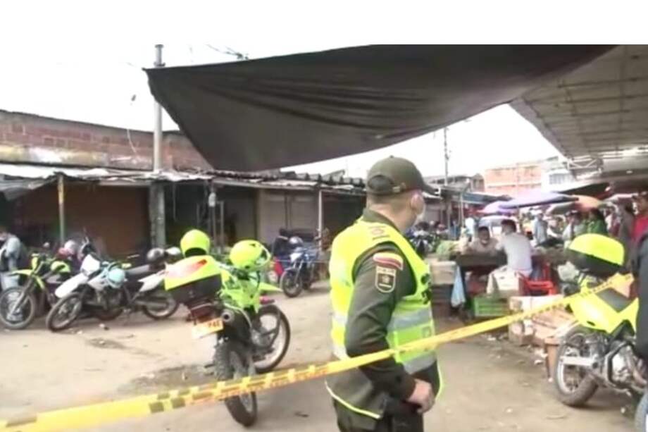 La Policía Metropolitana de Cali se encuentra realizando entrevistas en el lugar para tener mayor información de los hechos.