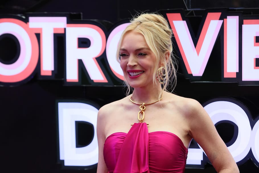 La actriz estadounidense Lindsay Lohan posa durante la alfombra roja de la película 'Otro viernes de locos' en Ciudad de México (México).
