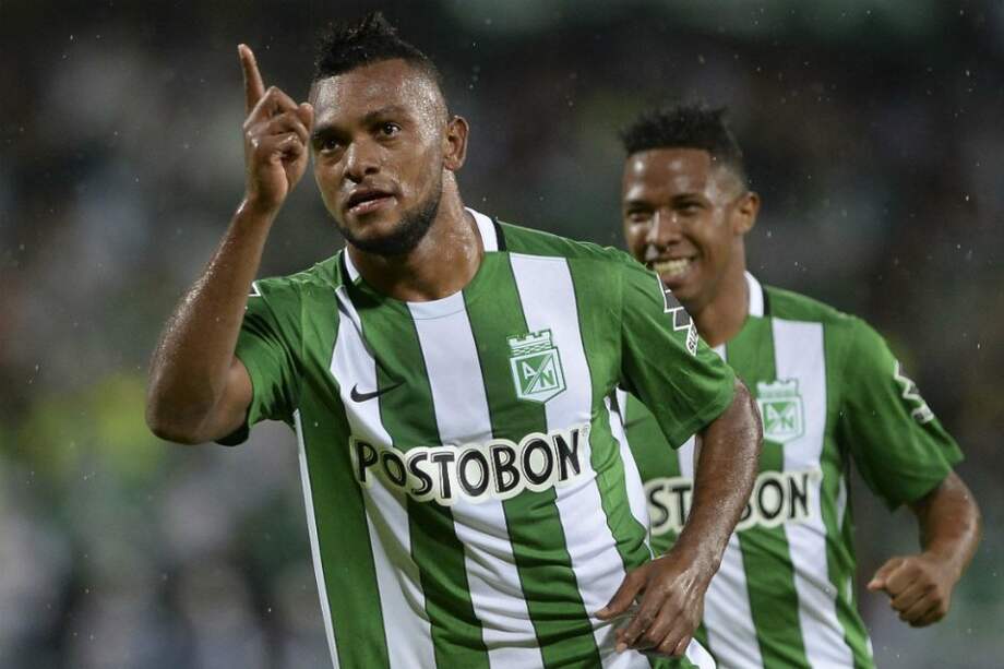 Miguel Ángel Borja anotó los tres goles con los que Nacional derrotó 3-1 a Coritiba. / AFP