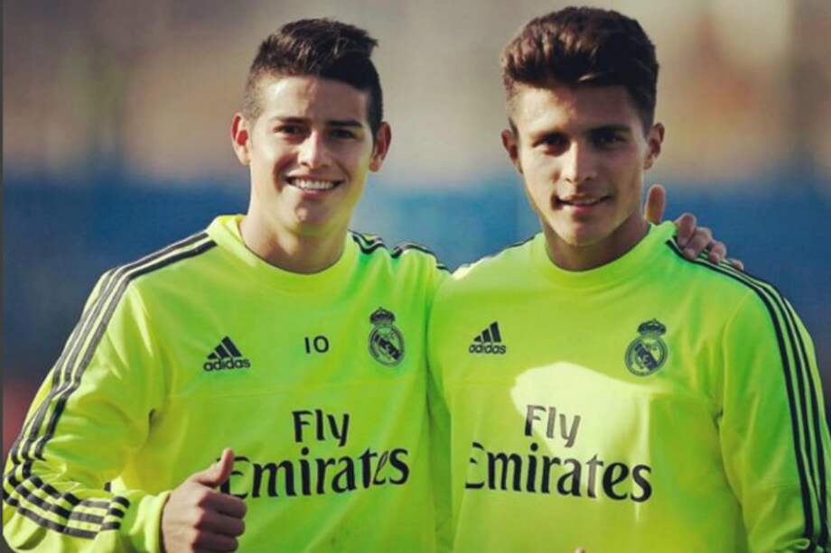 Juan José Narváez (d) junto a James Rodríguez. / Instagram: jotiknarvaez