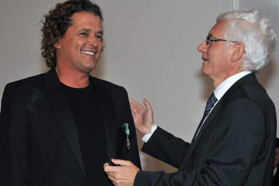 El embajador Laforêt destacó que Vives se ha hecho merecedor del reconocimiento porque además de su talento ha sido un gran amigo de Francia.