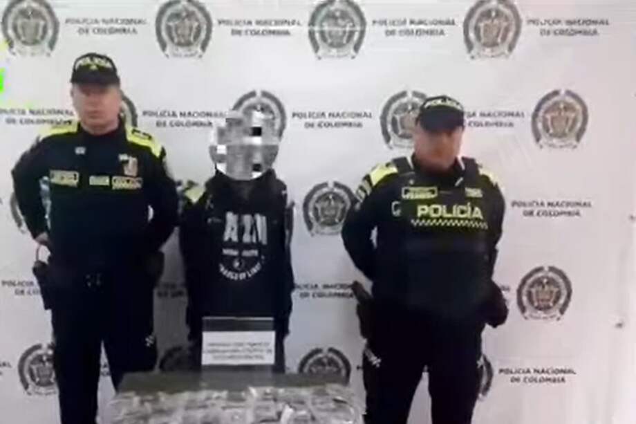 El sujeto transportaba 90 chocolatinas con marihuana en su interior que pretendía venderle a los alumnos de un colegio en Bosa.