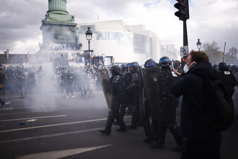 Imágenes de las protestas en París (Francia) este jueves, 13 de abril.
