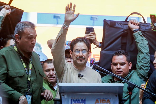 ¿Cepeda es el "heredero de la guerrilla"?: así se mueve la narrativa de sus opositores
