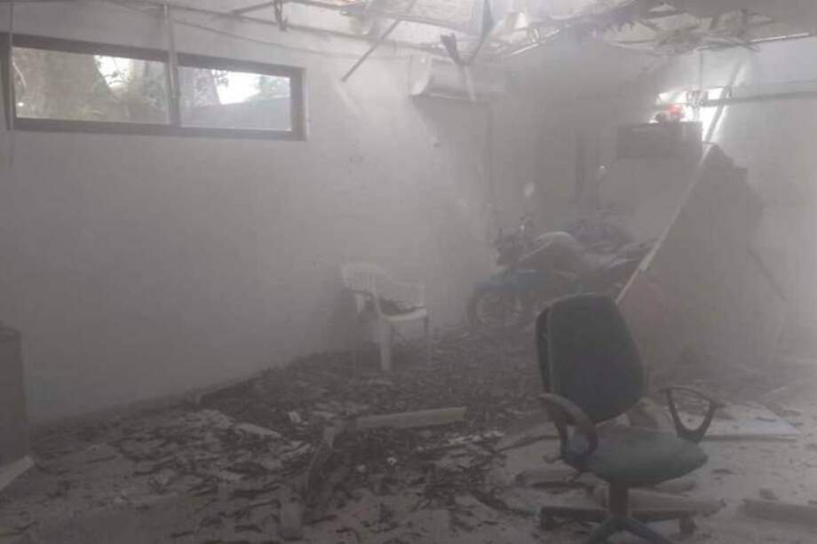 Un policía resultó herido tras el ataque con explosivos y fue trasladado a Cúcuta para atención médica.