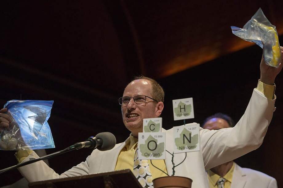 El ganador del premio IG Nobel en química, Gregory Weiss. / AP