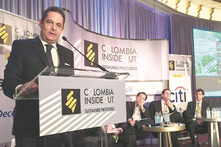 El vicepresidente, Germán V. Lleras, en la presentación de Colombia Inside Out en Nueva York, junto con empresarios como Luis Carlos Sarmiento. / Óscar Guesguán