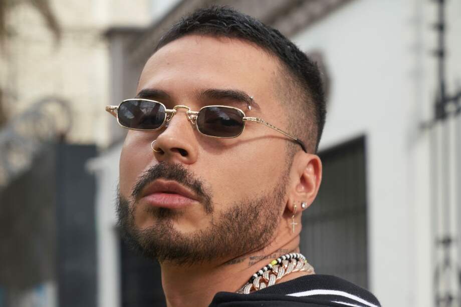 Reykon en "11:11" cuenta algunas historias que oscilan entre la vida real y la ficción.