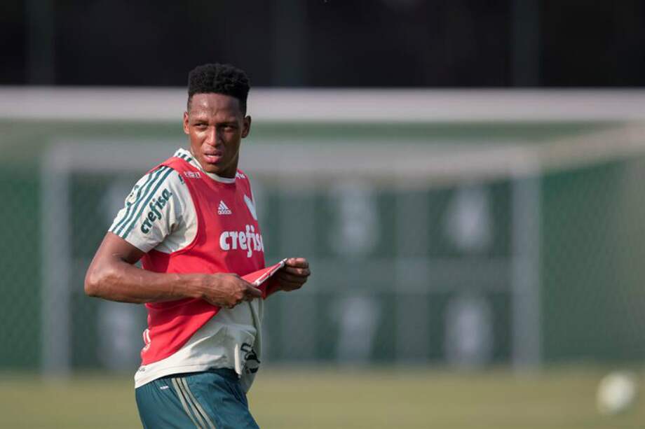 El defensor colombiano Yerry Mina, este martes, en el entrenamiento del Palmeiras. / EFE