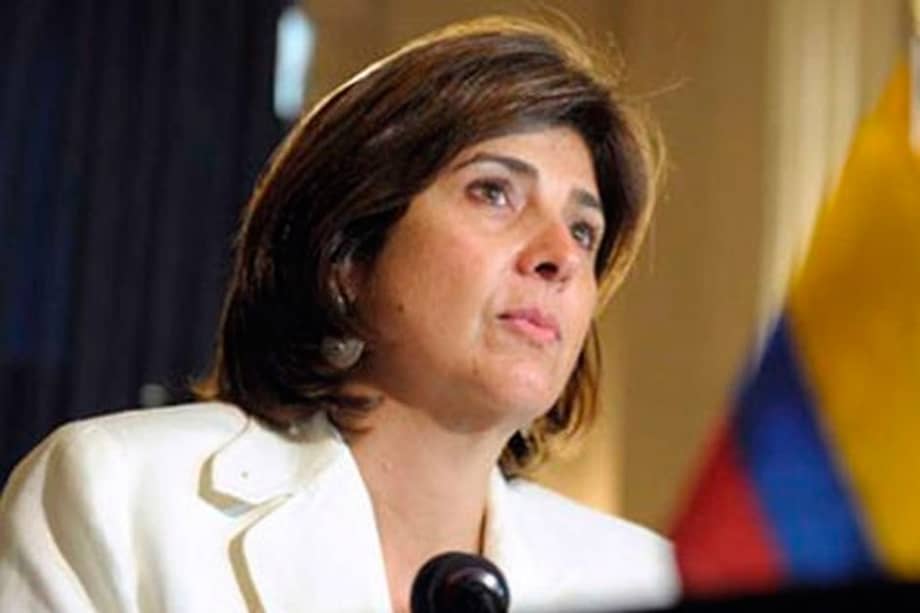 Renuncia de Carlos Urrutia fue para evitar problema político: Canciller