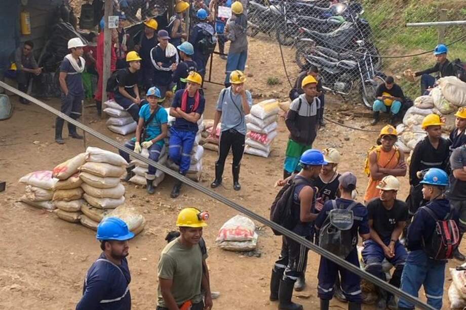 De acuerdo con el presidente de la Mesa de Mineros de Segovia, Yarley Marin, algunos de los mineros llevan trabajando en el lugar más de 10 años.