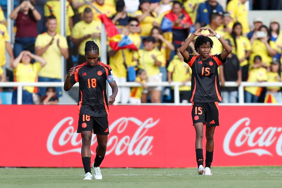Karla Torres (d) de Colombia celebra su gol junto a Linda Caicedo este domingo, en un partido de los cuartos de final de la Copa Mundial Femenina sub-20 entre las selecciones de Países Bajos y Colombia en el estadio Pascual Guerrero en Cali (Colombia). EFE/ Ernesto Guzmán Jr.
