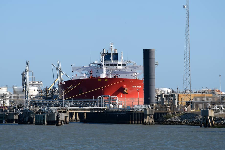 Un buque petrolero transporta un cargamento de petróleo venezolano en Freeport, Texas, el 16 de enero. La flexibilización podría autorizar a compañías como ONGC Videsh, Maha Capital y J&F a reanudar operaciones.