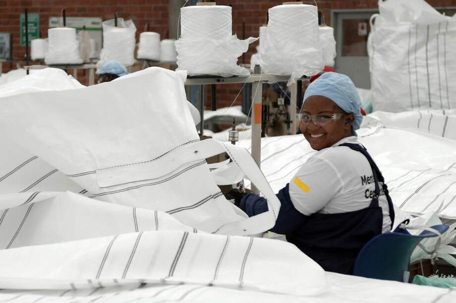 El 40 % de las empleadas en la planta de confección son madres cabeza de hogar. / Óscar Pérez