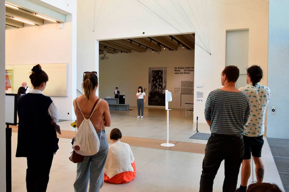 El performance se da en el marco de las exposiciones sobre la traducción y las lenguas en distintos museos de Weimar, considerada como una de las ciudades con un rico legado cultural en Alemania.