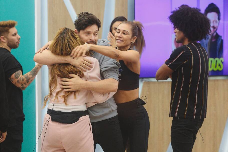 En la última emisión de ‘La casa de los famosos’ uno de los participantes recibió una visita inesperada y le propusieron matrimonio.