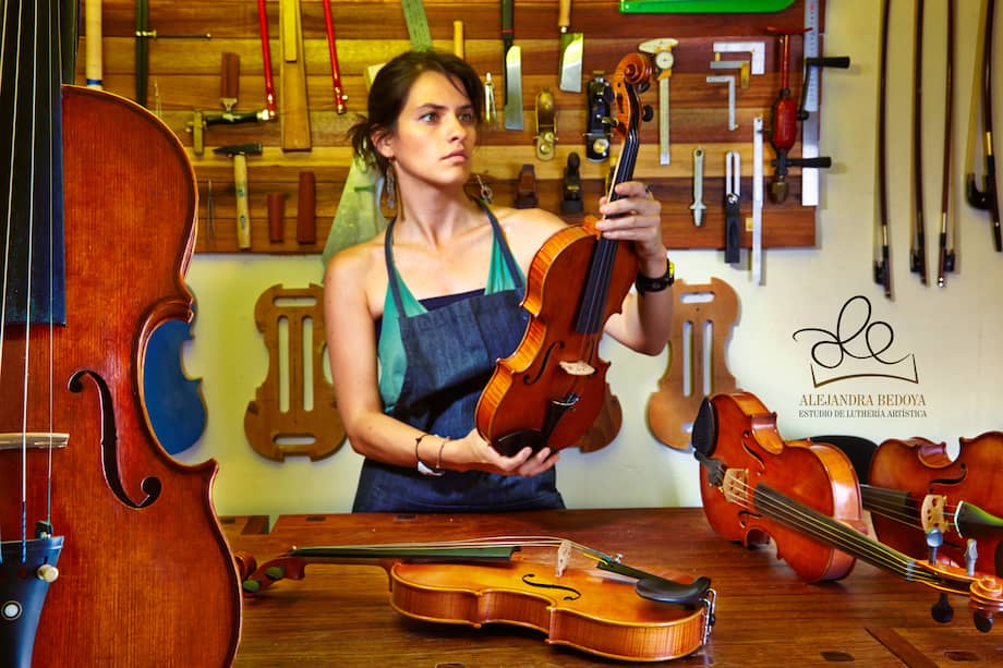 Alejandra Bedoya fue la primera mujer colombiana en hacer sus estudios completos en la famosa Escuela Stradivari, de Cremona (Italia).
