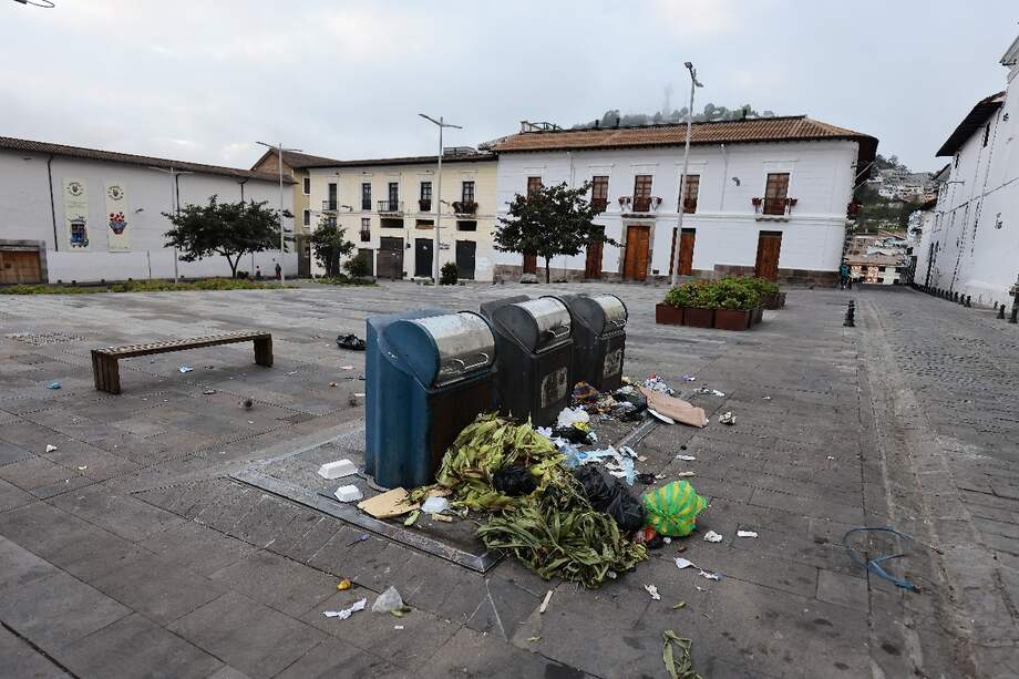 Una foto actual de algunos museos privados y locales de venta de artículos folclóricos, ubicados en la calle García Moreno del Centro Histórico de Quito.