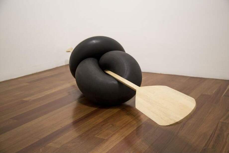 Los problemas del trabajo, su escasez, la construcción del sujeto abyecto y el desplazamiento del migrante por las fuerzas económicas son algunos de los temas sobre los cuales el artista profundiza. / Cortesía Nueveochenta