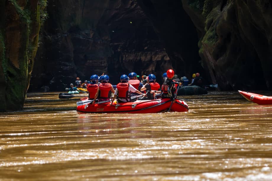 Las experiencias que ofrece Caguán Expeditions hacen parte de un proyecto de paz que nació en 2017, tras la firma del Acuerdo, como una apuesta concreta por transformar el territorio a través del turismo comunitario, la naturaleza y la memoria.