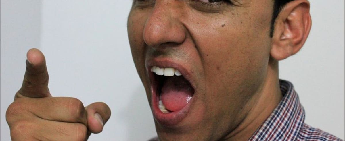 Hombre enojado