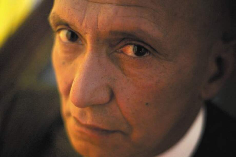 Ignacio Martínez lleva 10 años trabajando como embalsamador.