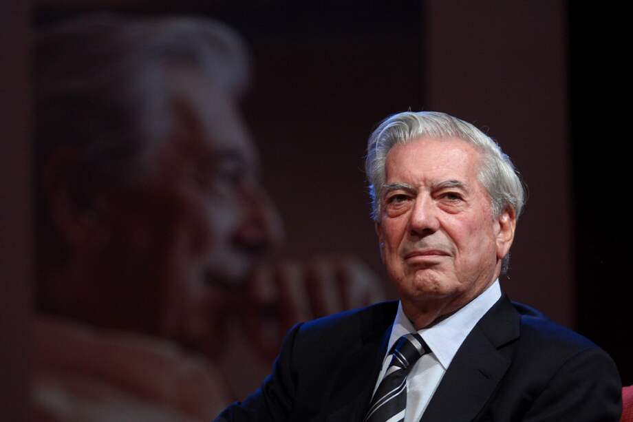 El escritor ganó el Premio Novel de Literatura en 2010. EFE/Rodolfo Angulo