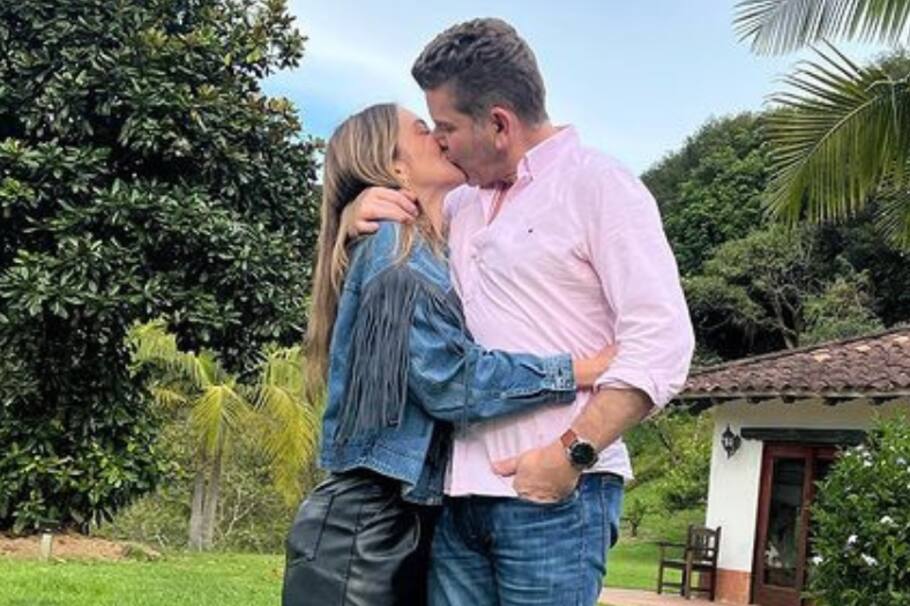 La presentadora de ‘Día a Día’ estuvo en la primera fila de un reconocido evento con su esposo.