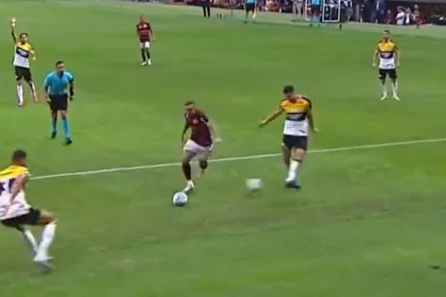 La jugada de penalti que le dieron a Flamengo en el Brasileirao