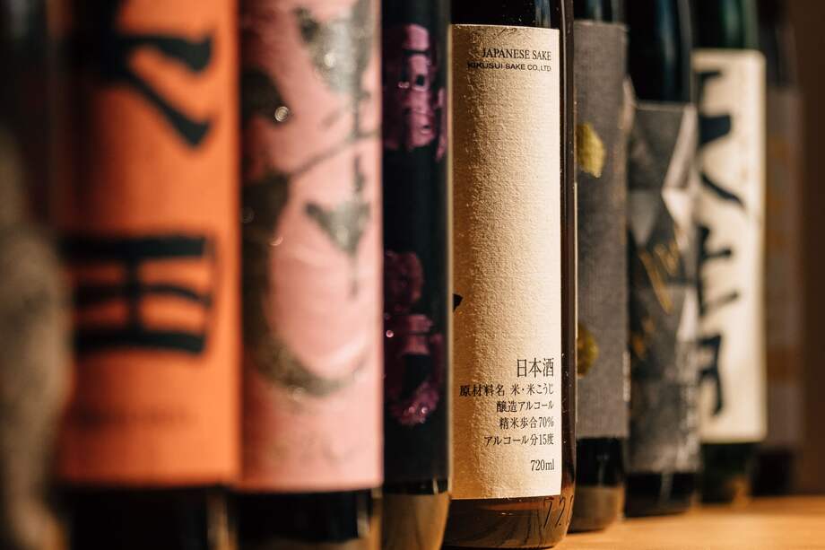 El sake es originario de China, donde se elaboró por primera vez hace más de seis mil años. Luego, hace 2.300 años, hizo su tránsito a Japón. /Archivo