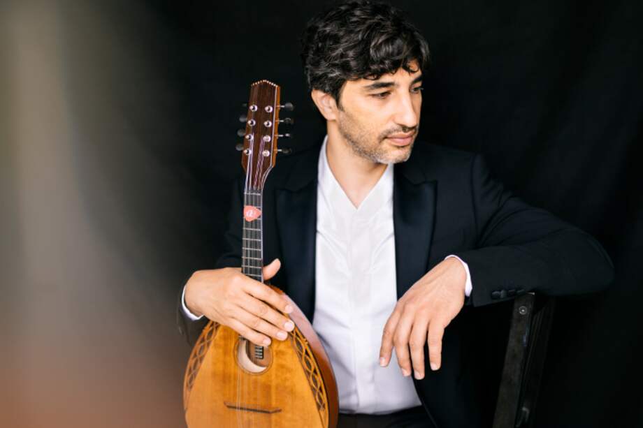 A sus 44 años, Avital tiene un gran deseo de desafiar a los compositores de hoy a considerar la mandolina como un instrumento de primera categoría.