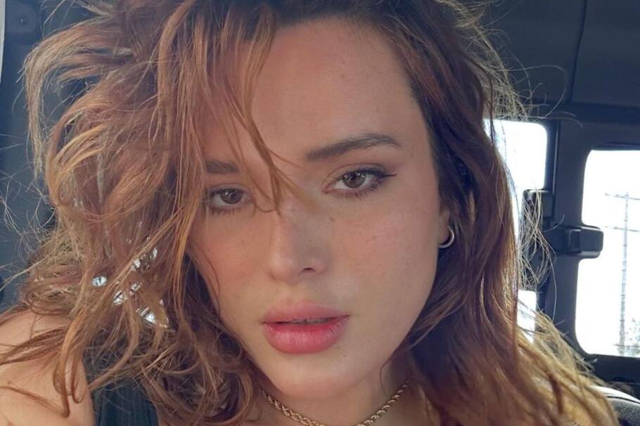 Bella Thorne descrestó con las transparencias en la Semana de la Moda