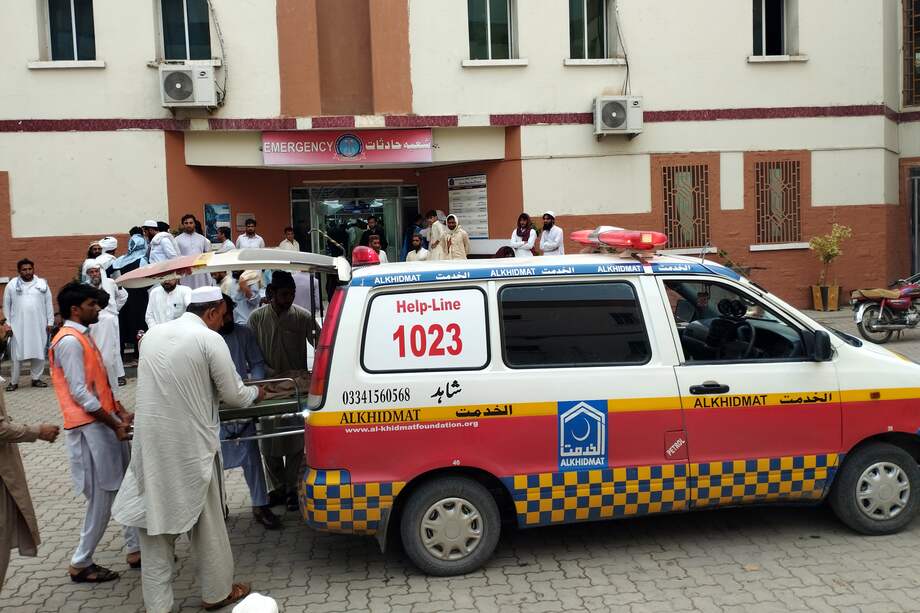 Los grupos de auxilio tuvieron que hacer presencia en Bannu, al noroccidente del país, tras las fuertes lluvias que se dieron este sábado.