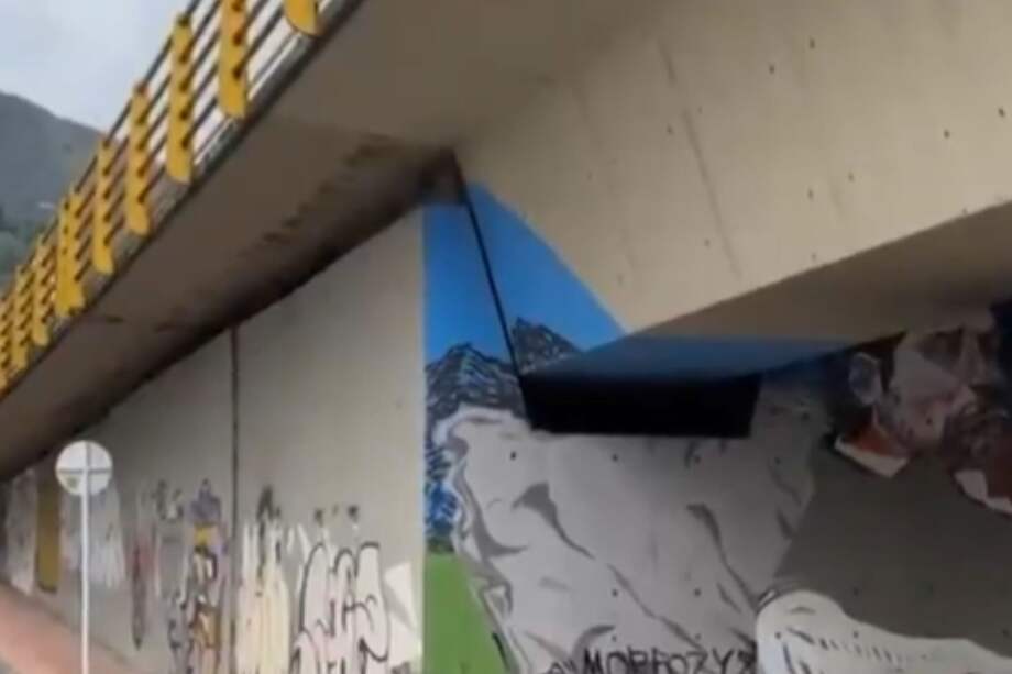 En el puente se evidenció una grieta.