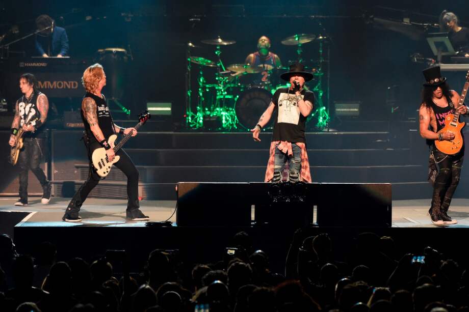 El escritor destaca: "Treinta años después de esos hechos –habiendo corrido mucha agua bajo el puente–, regresaron los Gunners a Bogotá con sus tres integrantes emblemáticos: el cantante Axl Rose, el guitarrista Slash y el bajista Duff McKagan".