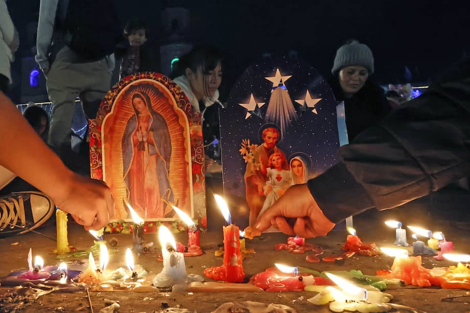 Durante los operativos se inspeccionaron 32.764 litros de licor, 77.147 kilos de alimentos, 31.581 juguetes y 3.295 litros de otras bebidas, con el objetivo de verificar condiciones sanitarias, autenticidad de los productos y cumplimiento de la normativa.