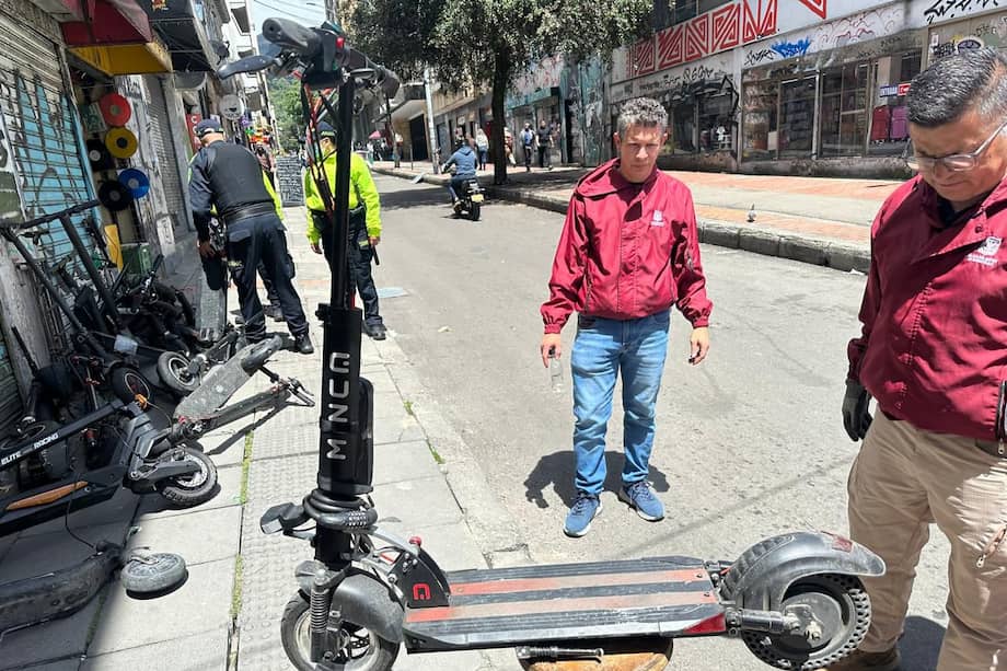 Fueron incautadas 40 patinetas desarmadas, cinco con reporte de hurto y 21 motores.