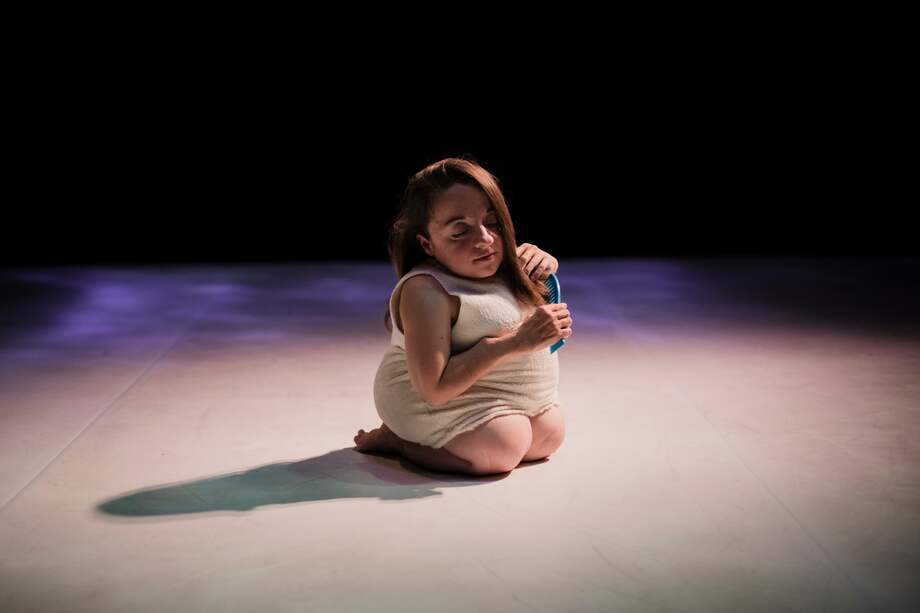 Con el objetivo de que el público pueda entender el lenguaje de su cuerpo a través de ‘Gentle Unicorn’, Bersani muestra un mensaje diferente con el que plasma su historia en la figura de este animal mitológico.