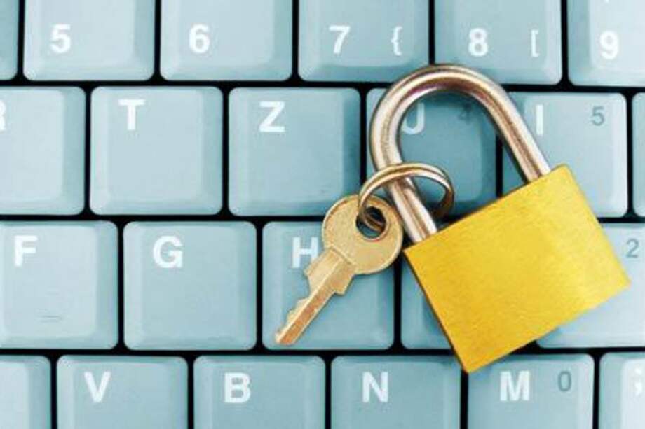 Decreto sobre uso de base de datos viola leyes de habeas data