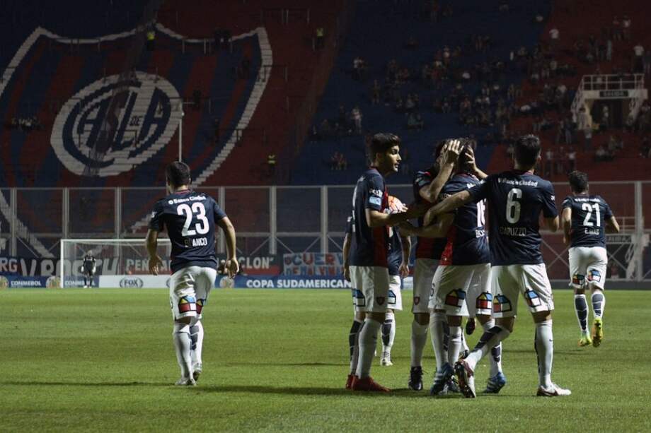 Los jugadores de San Lorenzo de Almagro celebran uno de los goles con los que vencieron a La Guaira en la Copa Sudamericana. / AFP