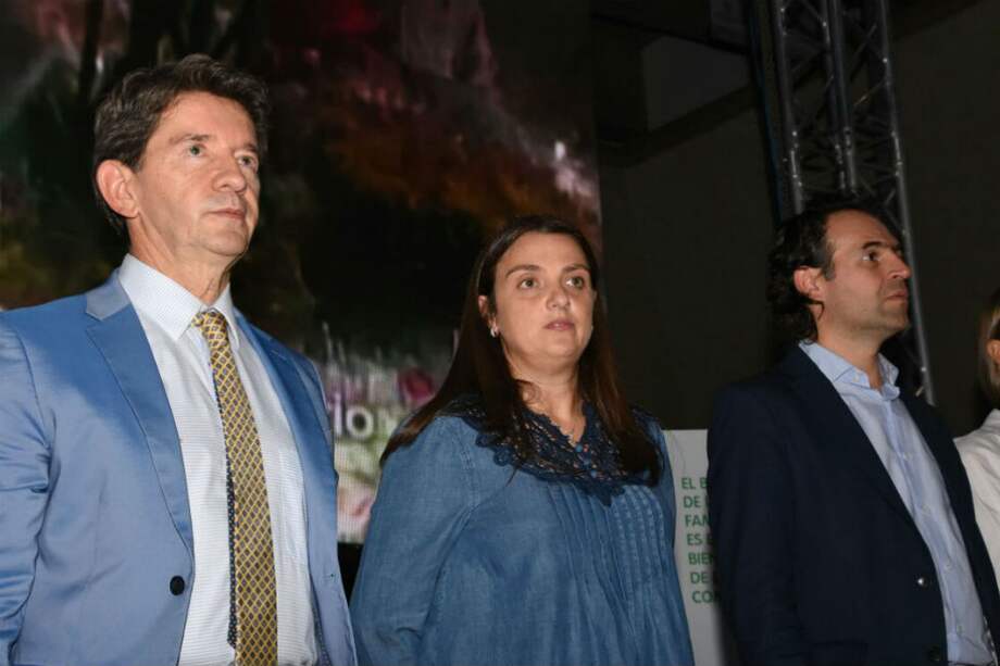 Luis Pérez, gobernador de Antioquia; Karen Abudinen, directora del ICBF; y Federico Gutiérrez, alcalde de Medellín. / Foto: Gobernación de Antioquia