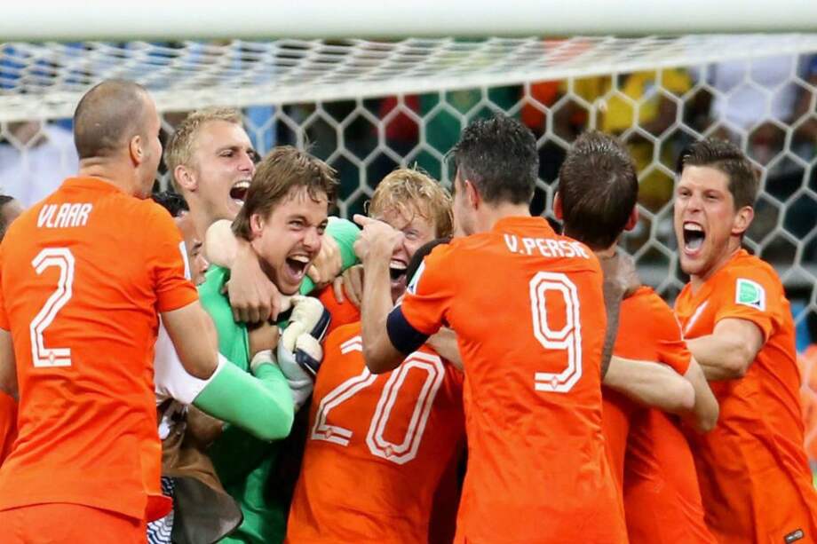 Tras derrotar 4-3 a Costa Rica por penaltis, Holanda enfrentará a Argentina en la semifinal del Mundial de Brasil 2014. / AFP