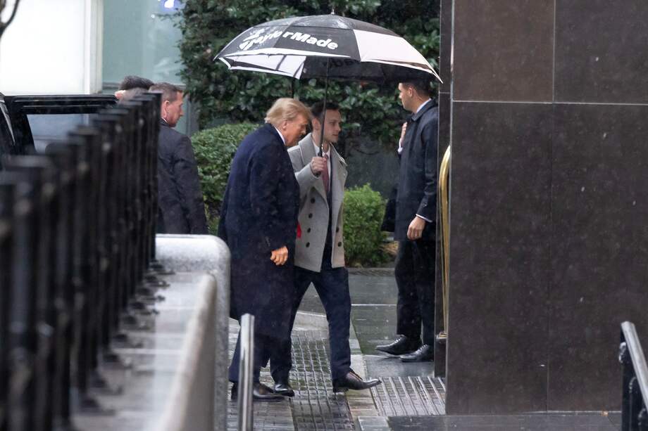 El expresidente Donald Trump asiste a una audiencia en la que se revisa su solicitud de "inmunidad absoluta".