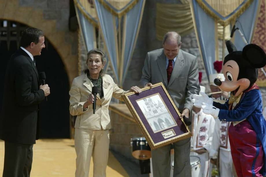 Diane Disney Miller durante el aniversario 50 del parque Disney en Anaheim, California